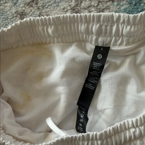 lululemon athletica Men's White Performance Elastic-Waist Shorts - Picture 3 of 3